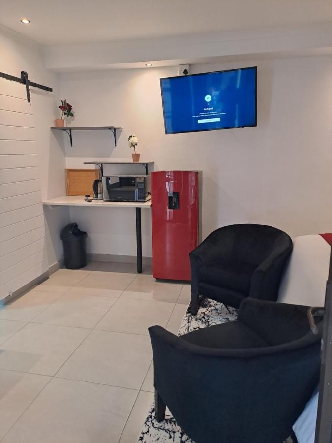 Mint Guesthouse Randfontein Экстерьер фото